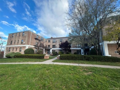 6 W Mill Dr unit 2D, Great Neck, NY 11021 - photo 2