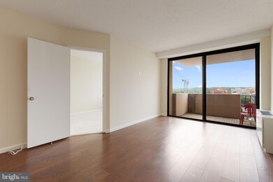 Hyde Park Condominium unit 1114, Arlington, VA 22203 - photo 3