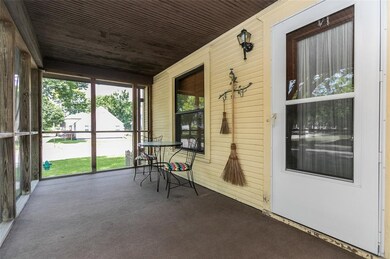 429 10th St NW, Cedar Rapids, IA 52405 - photo 4