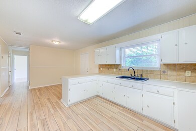 8303 Highway 189-6
