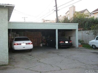 Car port parking - middle space