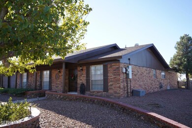 10829 Vista Lomas Dr, El Paso, TX 79935 - photo 3