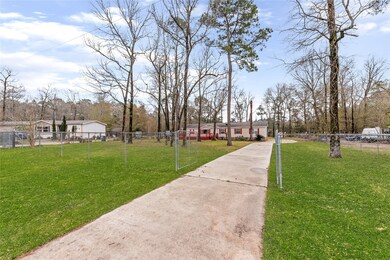 13632 Pinewood Village Dr, Conroe, TX 77302 - photo 6