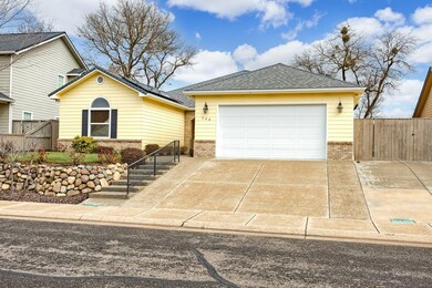 500 Ridgeway Ave, Central Point, OR 97502 - photo 2