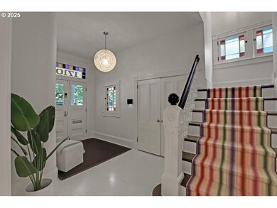 1710 NW Hoyt St, Portland, OR 97209 - photo 4