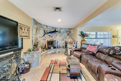 424 N 4th St-6