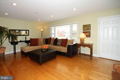13112 Poplar Tree Rd, Fairfax, VA 22033 - photo 5