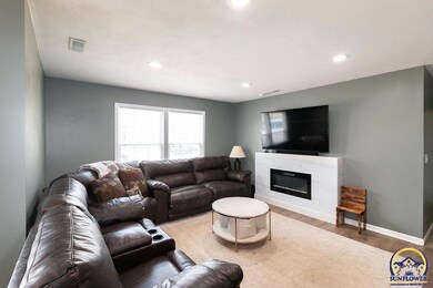 1407 SW 31st St, Topeka, KS 66611 - photo 3