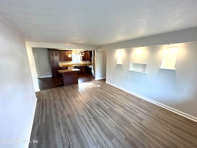 7660 Praver Dr E, Jacksonville, FL 32217 - photo 3