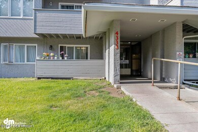 03-Apartment Front Exterior_SLS_-9438