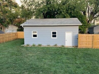 1901 Merklin Way, Des Moines, IA 50310 - photo 3