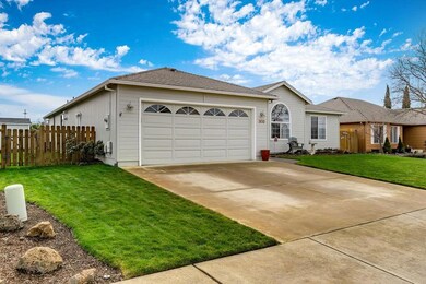 2450 Savannah Dr, Central Point, OR 97502 - photo 3