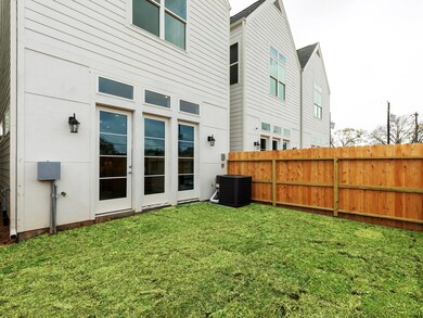 235 Royder St, Houston, TX 77009 - photo 5