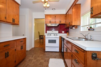 437 E Webster Ave, Elmhurst, IL 60126 - photo 2