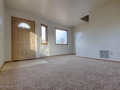 004_Living Room