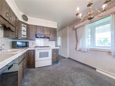 EAT-IN-KITCHEN