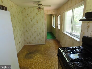 721 N Walnut Tree Ln, Claymont, DE 19703 - photo 7