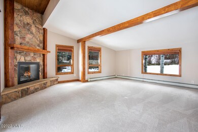 330 Elk Ln-large-007-015-Living Room-150