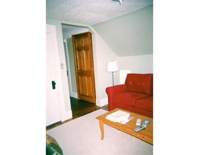 16 Templeton Pkwy, Watertown, MA 02472 - photo 3