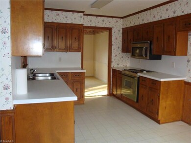 1561 Henley Dr, Asheboro, NC 27205 - photo 6