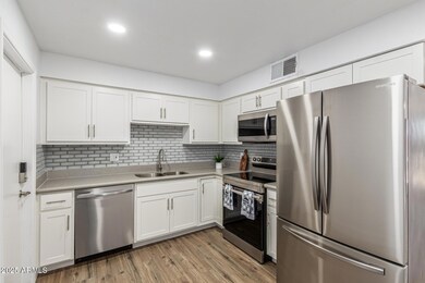 4615 N 39th Ave unit 16, Phoenix, AZ 85019 - photo 2