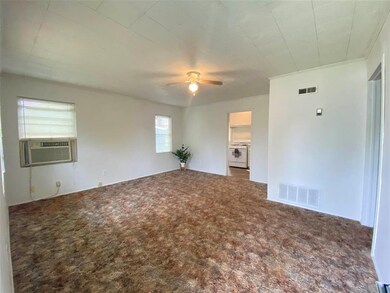 822 E 3rd St, Cushing, OK 74023 - photo 3