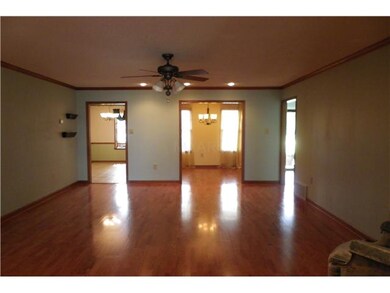 17x20.H/w floors w/3 refinishes.
