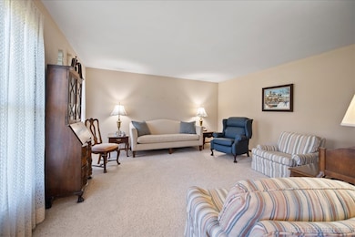 39W955 Deer Run Dr, Saint Charles, IL 60175 - photo 4