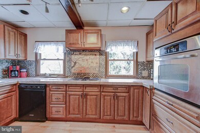 142 Chestnut St, Spring City, PA 19475 - photo 6