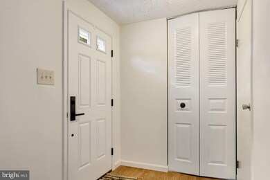 6820 Montivideo Square Ct, Falls Church, VA 22043 - photo 6