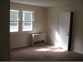 801 Mammoth Rd, Manchester, NH 03104 - photo 5