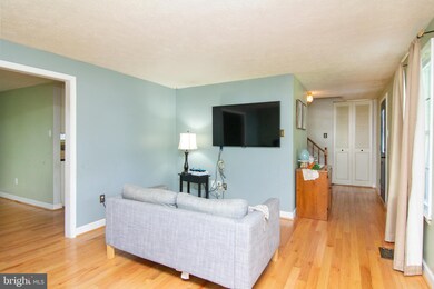 1701 Fetlock Ct, Sykesville, MD 21784 - photo 3