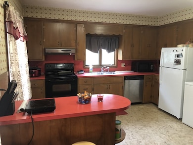 221 Hill St unit 223, Whitinsville, MA 01588 - photo 3