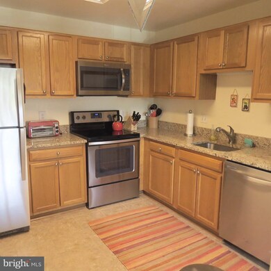 9262 Cardinal Forest Ln unit C, Lorton, VA 22079 - photo 5