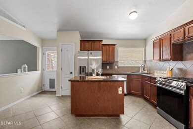 14200 Desert Stone Dr, Horizon City, TX 79928 - photo 3