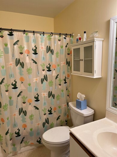 422 Hildred Dr, Burlington, VT 05401 - photo 7