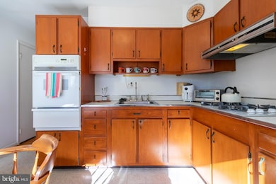 8403 Eureka St, District Heights, MD 20747 - photo 6