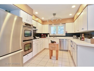 3122 Maple Leaf Dr, Glenview, IL 60026 - photo 4