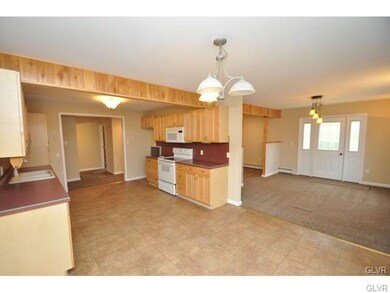 7846 Railroad St, Slatington, PA 18080 - photo 5