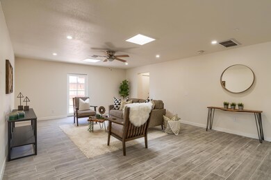 005_Open Floor Plan