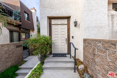 13915 Riverside Dr, Sherman Oaks, CA 91423 - photo 3