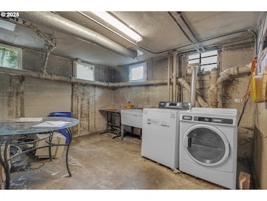 1626 SE Alder St, Portland, OR 97214 - photo 4