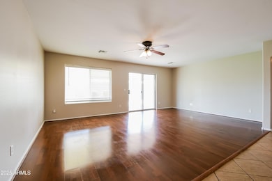 1025614.16244 North 28th Street - Living