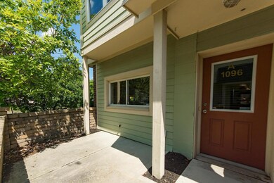 b 1096 Perry Street0056-2