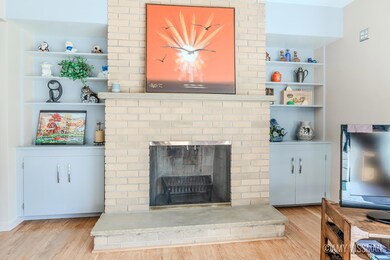 1151 Ellsmere NE-31