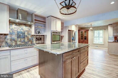 5307 Summit Dr, Fairfax, VA 22030 - photo 3