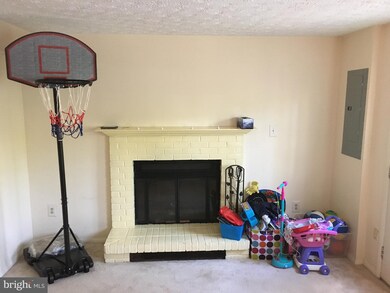 11521 Underoak Ct, Reston, VA 20191 - photo 5