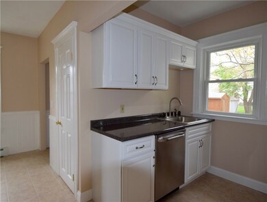 86 Bucklin St, Pawtucket, RI 02861 - photo 5