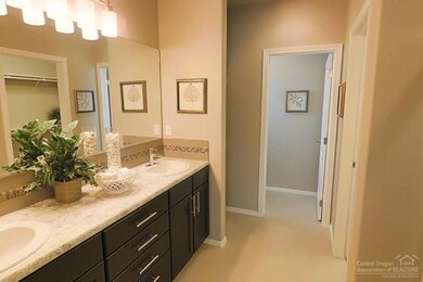 2462 NW Hemlock Way, Redmond, OR 97756 - photo 6