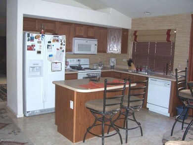 Island Kitchen & Breakfast Bar